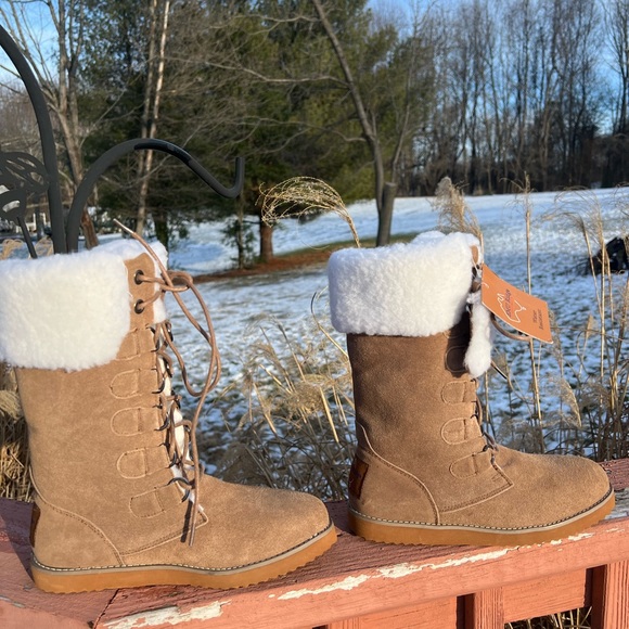 EMU  Ridge Australia Water Resistant Sherpa Boots.  Lace up front,  Stay Warm - Picture 7 of 8